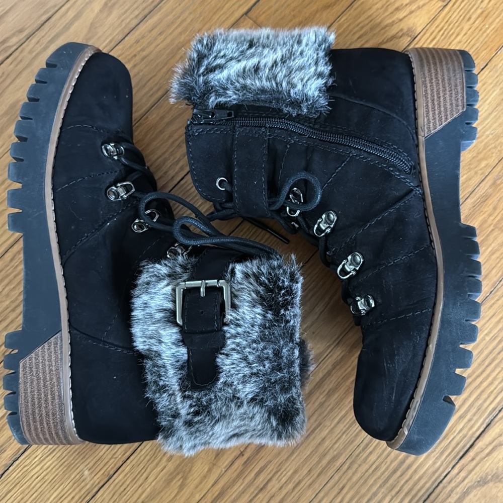 Fur trimmed lace up boots, like new. - Picture 5 of 6